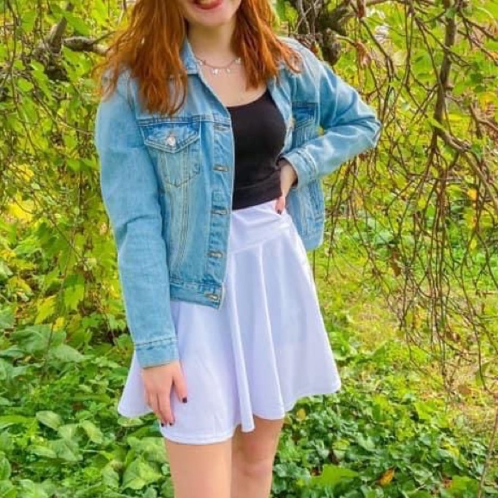 White flowy skirt